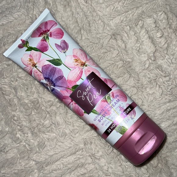 Sweet Pea Ultimate Hydration Body Cream 8oz, Bath & Body Works, New unopened - Picture 2 of 16